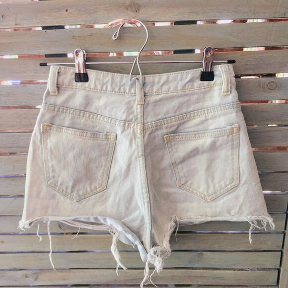 Pretty Little Thing high rise denim short - size 2 - Picture 3 of 7